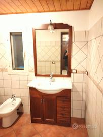 lavabo completo di mobiletto e specchio