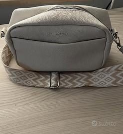 The bag white for woman