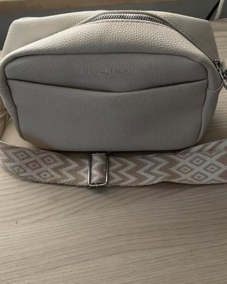 The bag white for woman