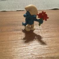 Puffo innamorato con fiore 