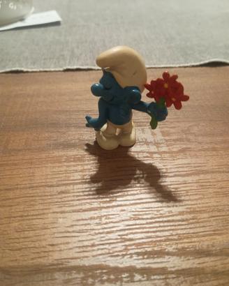 Puffo innamorato con fiore 
