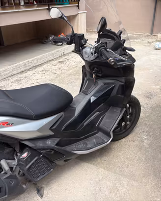 Aprilia SR gt 200
