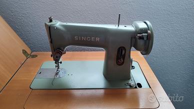 macchia cucire Singer a pedale