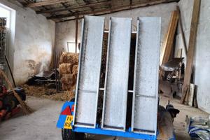 Rimorchio agricolo escavatore