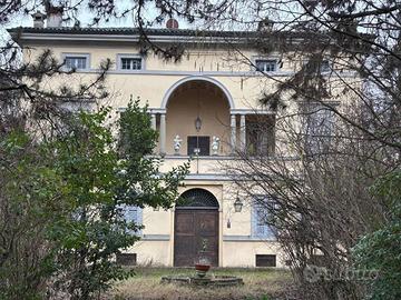 Villa di 735 m² con più di 5 locali a Parma