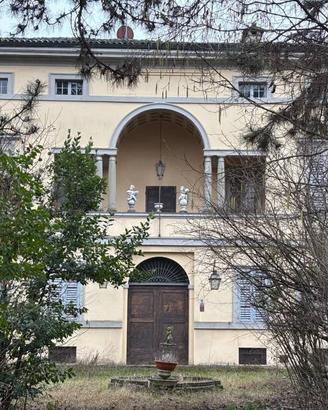 Villa di 735 m² con più di 5 locali a Parma