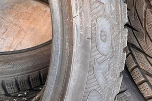 treno completo 215 50 R18 92 V TOYO INVERNALI