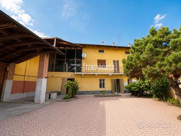 Casa indipendente con ampio giardino privato a Tro