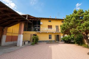 Casa indipendente con ampio giardino privato a Tro