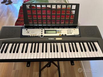 Pianola Yamaha EZ200