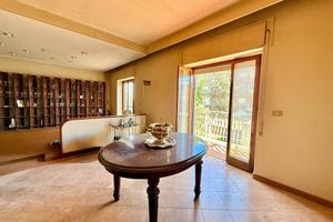 6 Vani+Garage (Via Novaluce - MURI ANTICHI)