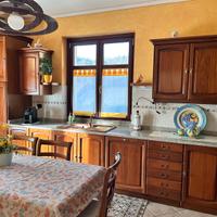 Cucina legno completa.