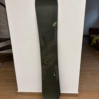 Tavola snowboard e attacchi