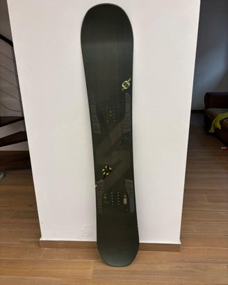 Tavola snowboard e attacchi