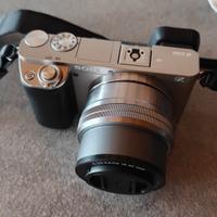 Sony Alpha A6000 Grigio + 16-50mm F3.5-5.6

