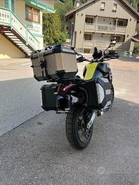 coppia di valigie originali per Apriia Tuareg 660
