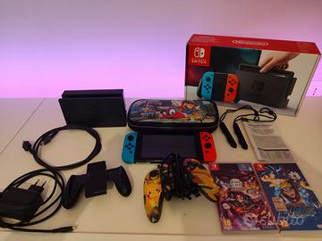 Console Nintendo switch +2 giochi joypad custodia