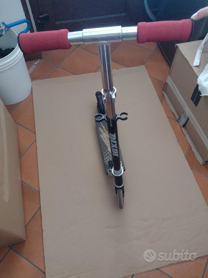 Monopattino Moose D067 Rosa Fluo, 8.0 Completo, Con Camion Argento E Ruote Nere Per Adulti.
