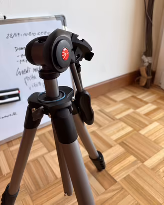 Cavalletto manfrotto compact advanced
