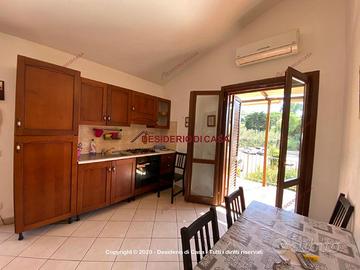 Appartamento, Campofelice di Roccella.