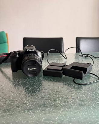 Canon EOS 250D con obiettivo 18-55mm