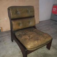 Poltrona.vintage italiana in legno e pelle progett