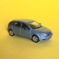 Ford Focus Mk1 Berlina 5 Porte New Ray Scala 1/43