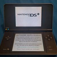 Nintendo DSi XL grigia
