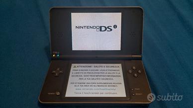 Nintendo DSi XL grigia
