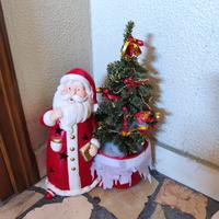 babbi natale portavaso con luci e albero