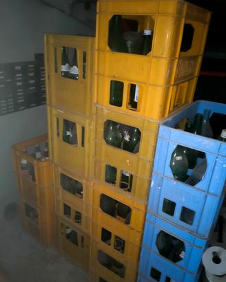 Sgombero: 156 bottiglie vetro + 13 cassette