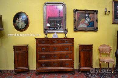 Antico cassettone con coppia comodini cappuccino