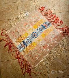 Telo decorativo orientale ricamato con frange