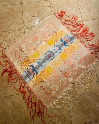 Telo decorativo orientale ricamato con frange