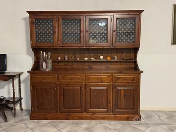 Credenza in noce  massiccio.