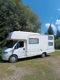 Camper mansardato Rapido 890F