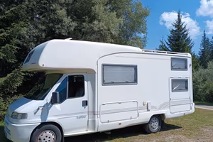 Camper mansardato Rapido 890F