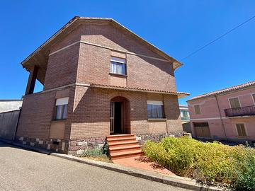 Casa indipendente con box auto