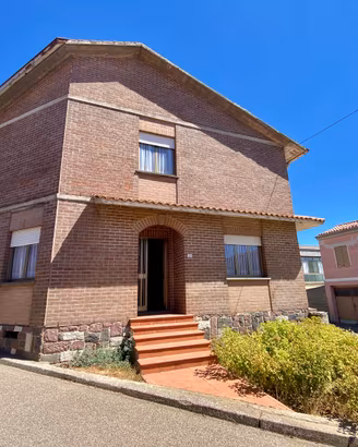 Casa indipendente con box auto