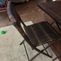 Tavolo e sedie pieghevoli in Rattan