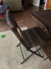 Tavolo e sedie pieghevoli in Rattan