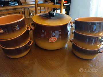 Zuppiera e  ciotole terracotta