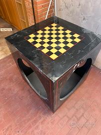 Mobile quadrato a scacchiera