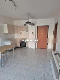 CASTELVERDE BILOCALE ARREDATO Con BALCONE/P.AUTO