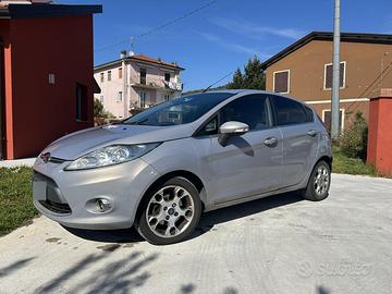 Ford Fiesta 1.4 . Diesel. 5 porte. Titanium pack.