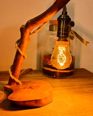 lampada da tavolo in legno 
