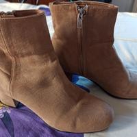 Stivaletti scamosciati