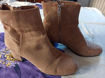 Stivaletti scamosciati