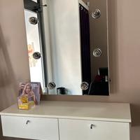 Postazione trucco illuminata