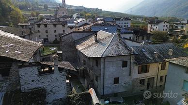 Casa indipendente di 244 m² con più di 5 locali e 